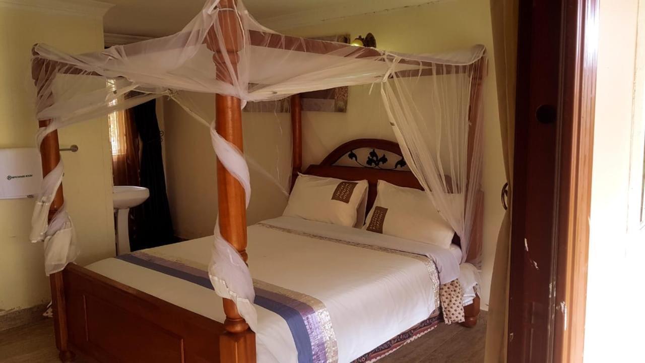 Hippo Safaris Resort ナイバシャ エクステリア 写真